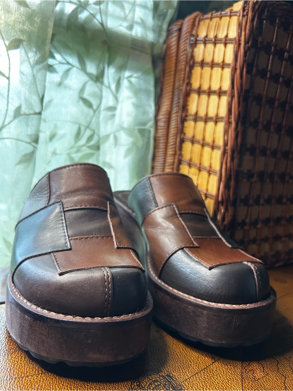 Steve Madden Brown & Black Patchwork Leather Clogs - Picture 14 of 15
